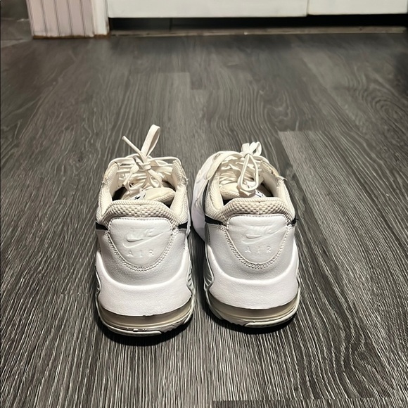 Nike White and Black Athletic Sneakers - Picture 4 of 8